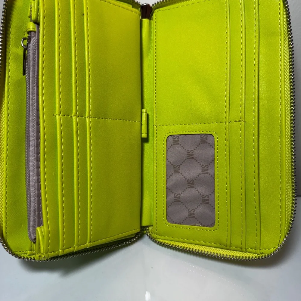 Steve Madden Lime Green Wristlet - Picture 3 of 7